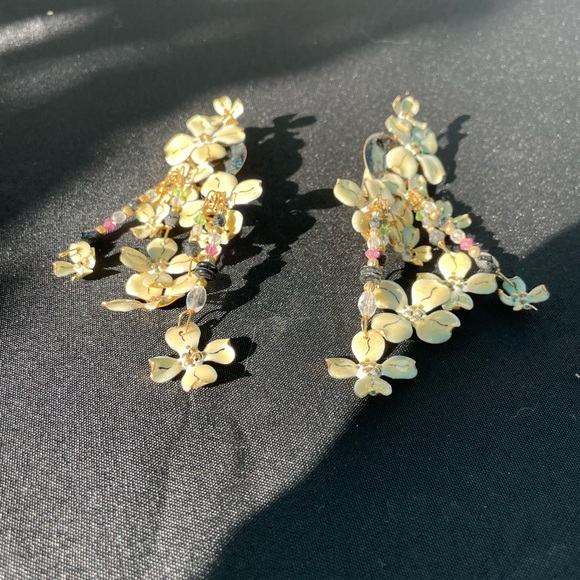 Lunch at the ritz vintage magnolia clip earring with padded comfort back . Rare - Picture 3 of 4